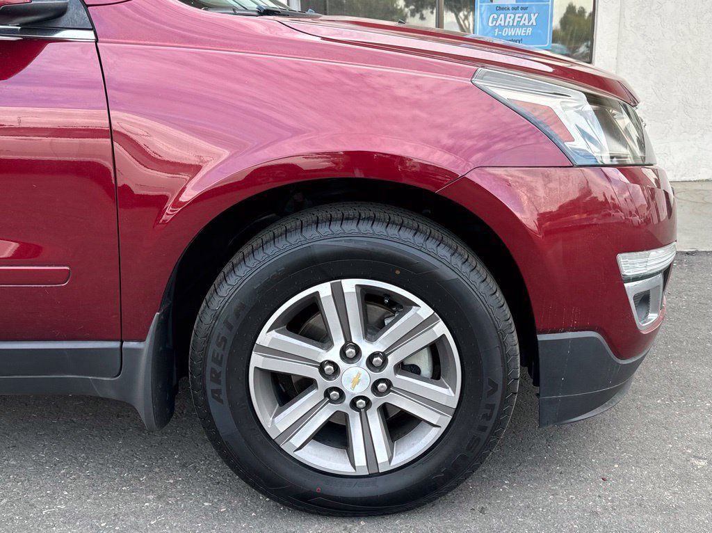 Used 2016 Chevrolet Traverse LT FWD image 2