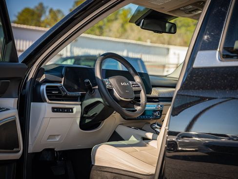 Used 2023 Kia Telluride EX w/ EX Captain's Chair Package image 20