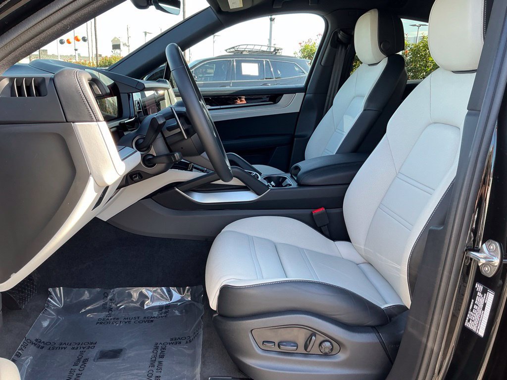 Used 2026 Porsche Cayenne Coupe AWD/4WD image 14