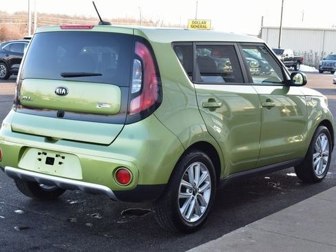 Used 2017 Kia Soul + image 6
