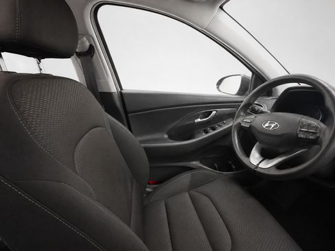 Used 2020 Hyundai Elantra GT FWD image 11