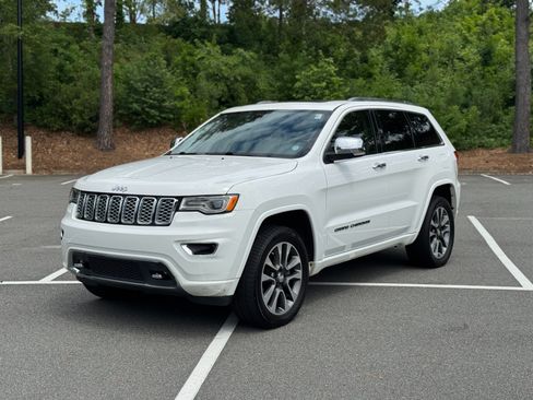 Used 2017 Jeep Grand Cherokee Overland AWD/4WD image 4