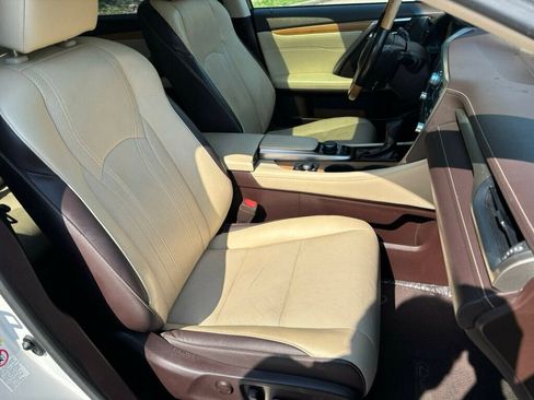 Used 2019 Lexus RX 350L FWD w/ Premium Package image 12