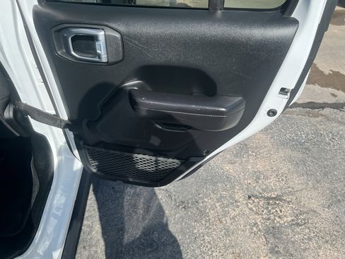 Used 2021 Jeep Gladiator Mojave w/ Cold Weather Group AWD/4WD image 16