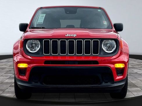 Used 2023 Jeep Renegade Latitude AWD/4WD image 3