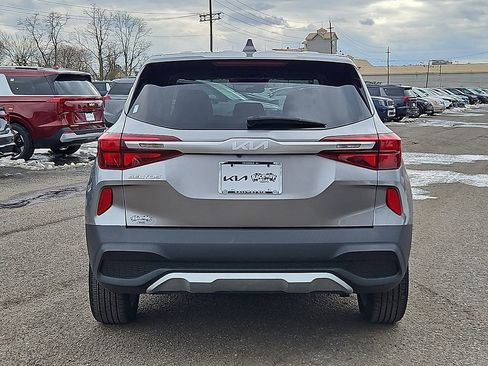 Certified 2022 Kia Seltos LX image 6