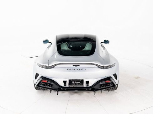 New 2025 Aston Martin V8 Vantage Coupe RWD image 4