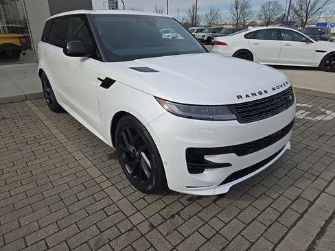 Used 2024 Land Rover Range Rover Sport Dynamic SE image 3