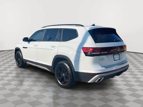 Used 2024 Volkswagen Atlas Peak Edition SE AWD/4WD image 7