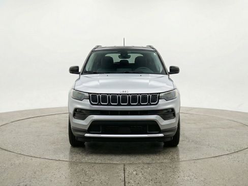 Used 2025 Jeep Compass Limited AWD/4WD image 2