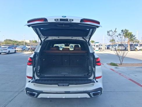 Used 2026 BMW X5 xDrive50e w/ M Sport Package AWD/4WD image 6