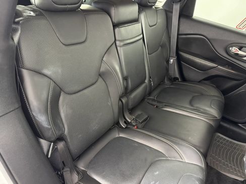 Used 2015 Jeep Cherokee Limited w/ Luxury Group AWD/4WD image 34