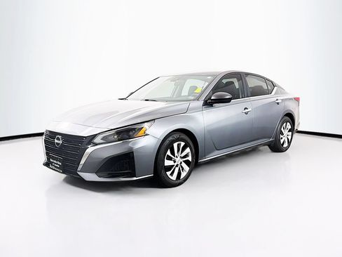 Used 2024 Nissan Altima 2.5 S FWD image 3
