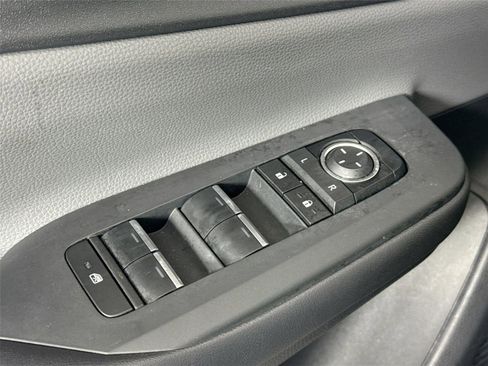 Used 2025 Toyota Prius Limited image 30