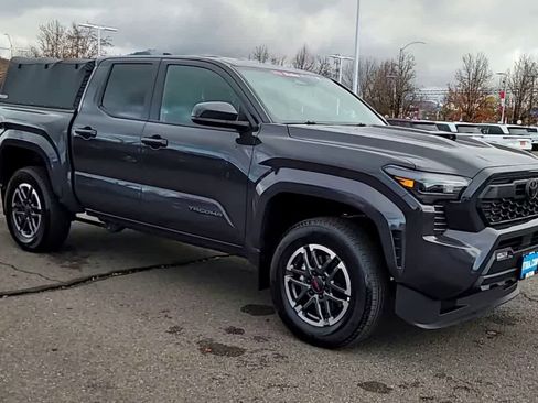 Used 2024 Toyota Tacoma TRD Sport image 2