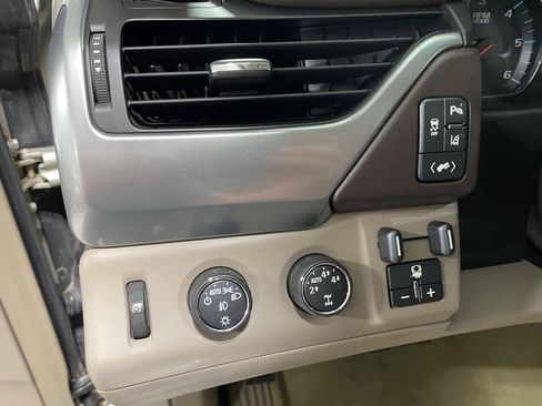 Used 2015 Chevrolet Tahoe LTZ AWD/4WD image 32