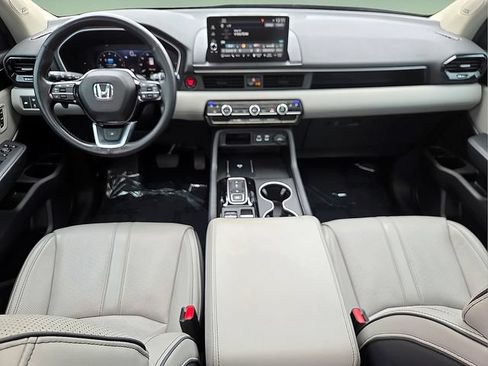 Used 2025 Honda Pilot Elite image 15