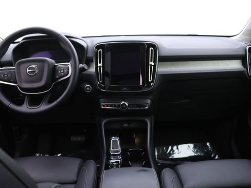 Certified 2025 Volvo XC40 B5 Plus w/ Protection Package Premier image 8