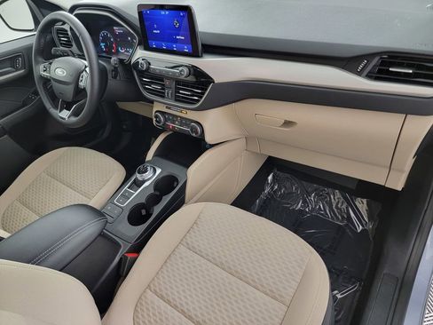 Used 2022 Ford Escape SE w/ Cold Weather Package image 18