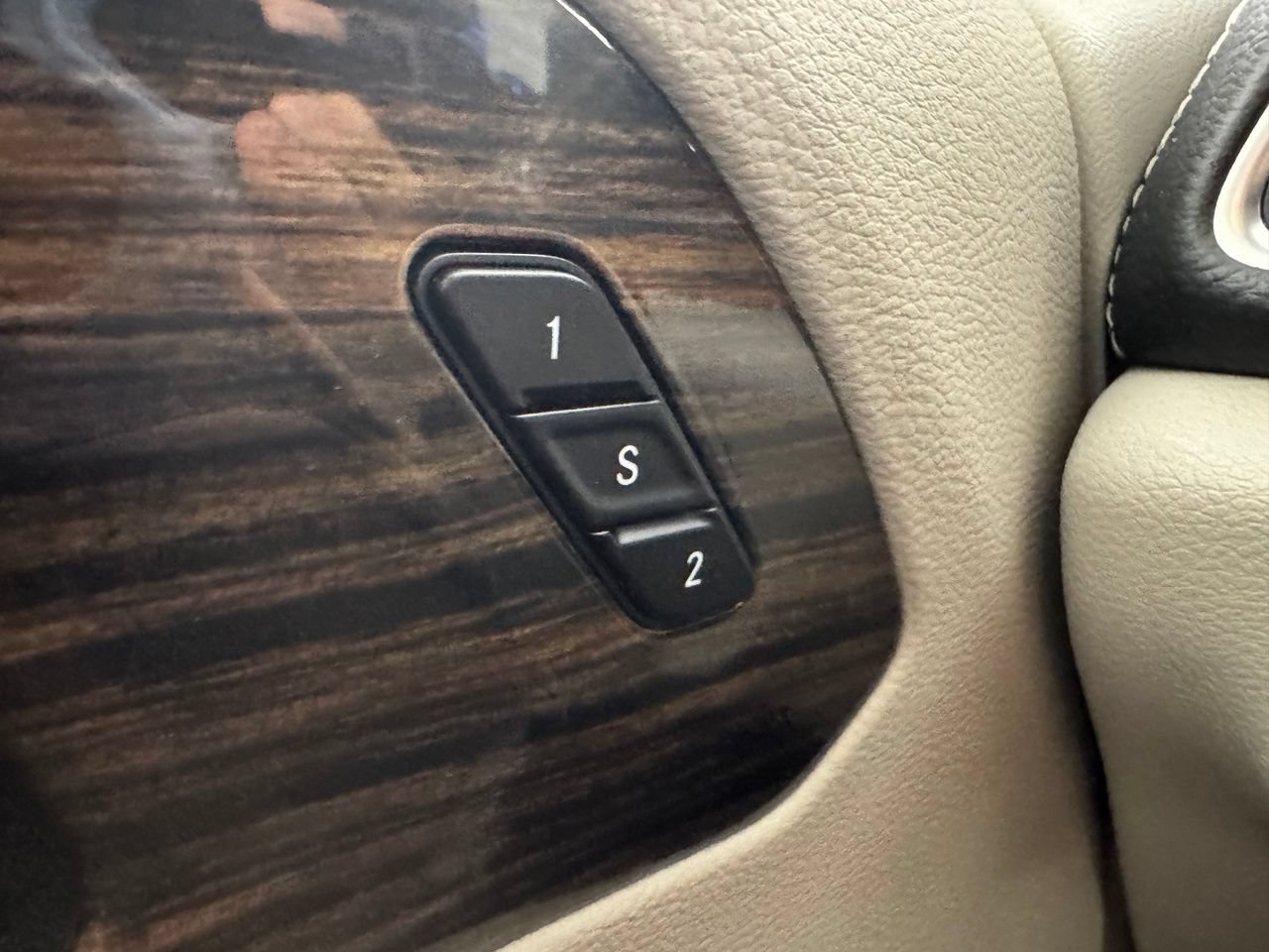 Used 2024 Chrysler Pacifica Limited FWD image 23