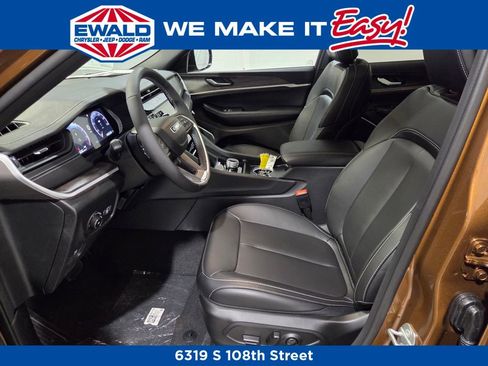 New 2026 Jeep Grand Cherokee Limited AWD/4WD image 12