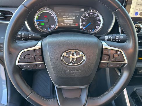 Certified 2024 Toyota Highlander XLE image 17