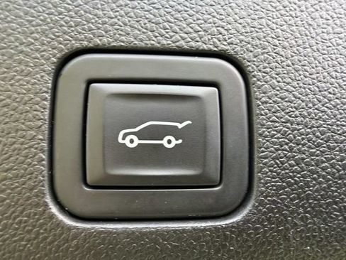 Used 2023 Chevrolet Suburban Premier AWD/4WD image 23