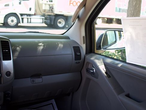 Used 2019 Nissan Frontier SL RWD image 20