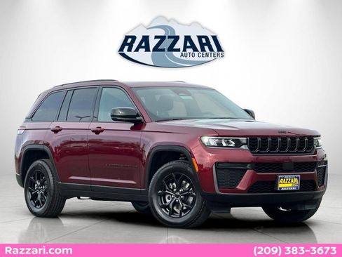 New 2026 Jeep Grand Cherokee Laredo image 1