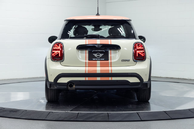 Used 2022 MINI Cooper 2-Door Hardtop FWD image 7
