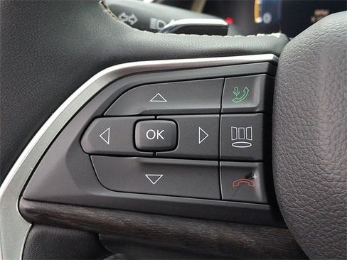 Used 2025 Jeep Grand Cherokee Limited image 21