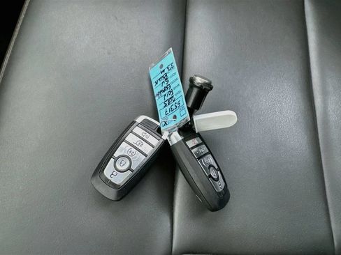 Used 2025 Ford Expedition Active AWD/4WD image 32