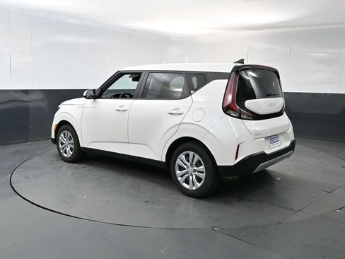 Used 2023 Kia Soul LX FWD image 3