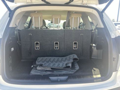 Used 2024 Subaru Ascent Premium w/ Convenience Package image 25
