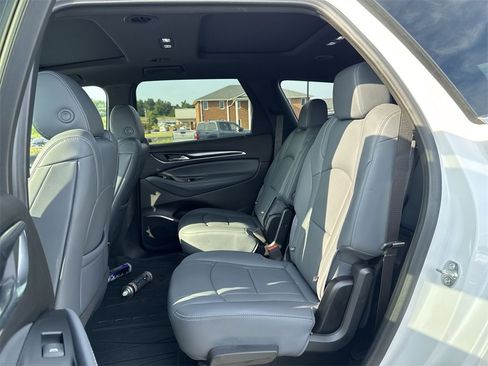 Used 2024 Buick Enclave Essence image 29