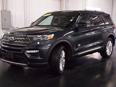Used 2023 Ford Explorer King Ranch w/ Technology Package image 3