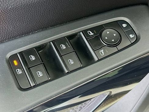 Used 2025 Nissan Pathfinder SV FWD image 18