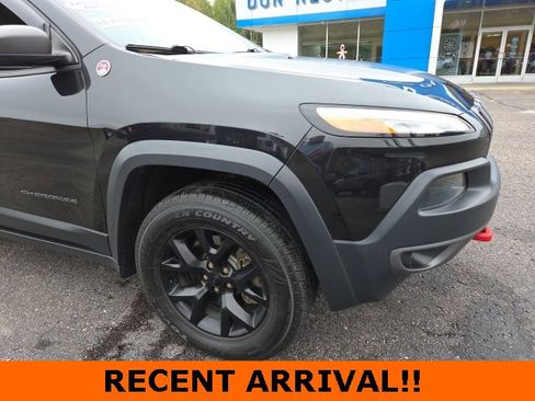 Used 2015 Jeep Cherokee Trailhawk w/ Cold Weather Group image 23