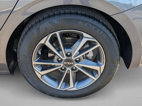 Used 2024 Kia Forte LXS FWD image 28