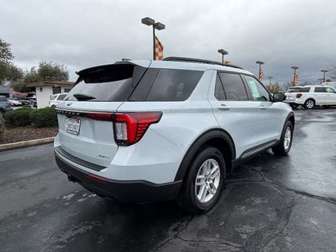 Used 2025 Ford Explorer Active image 4