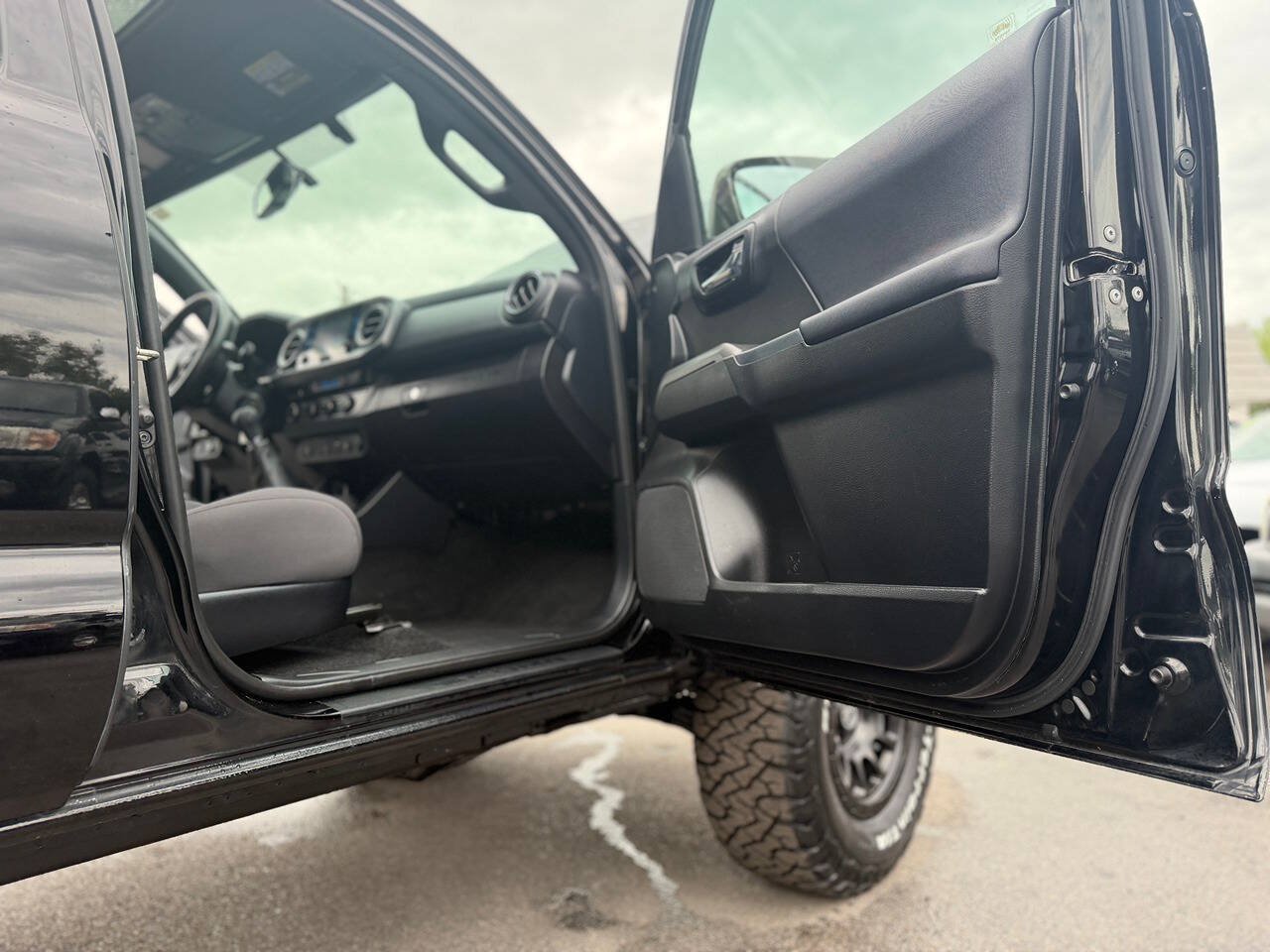Used 2017 Toyota Tacoma TRD Sport w/ Premium & Technology Package AWD/4WD image 74