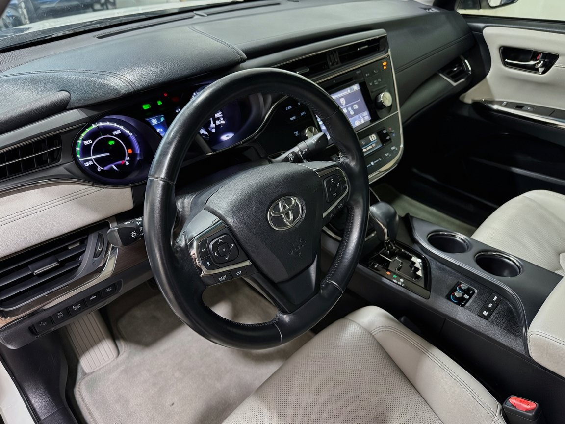 Used 2018 Toyota Avalon Limited FWD image 7