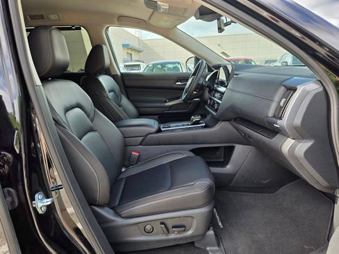 Used 2025 Nissan Pathfinder SL AWD/4WD image 27