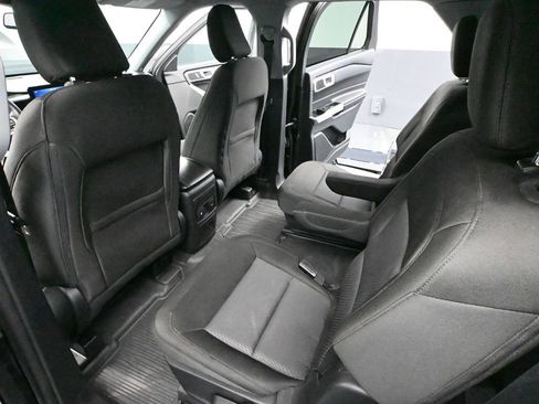 Used 2022 Ford Explorer XLT image 36