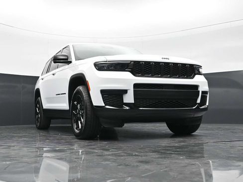 Used 2024 Jeep Grand Cherokee L Laredo RWD image 28