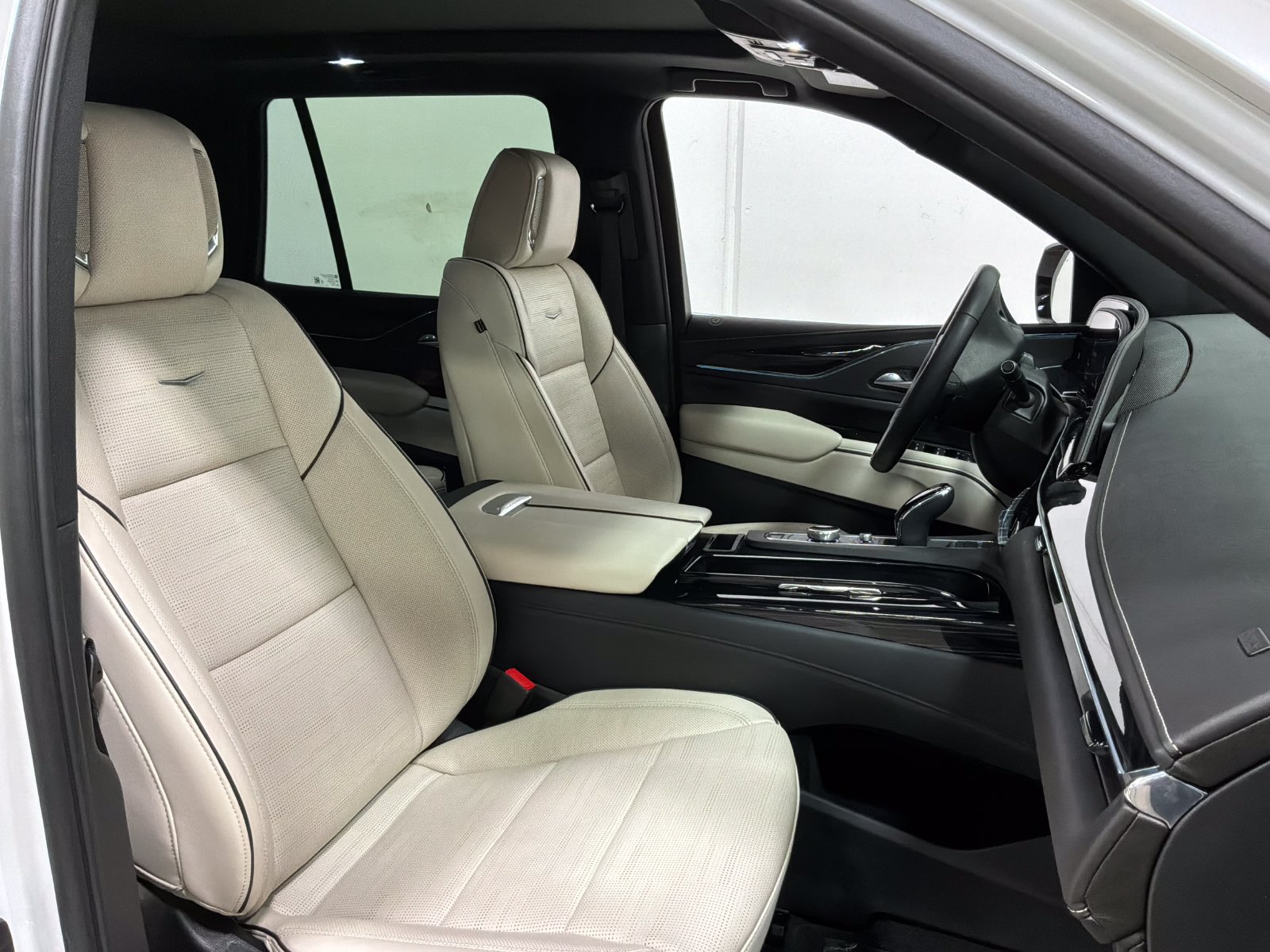 Used 2023 Cadillac Escalade Sport w/ LPO, ONYX Package AWD/4WD image 9