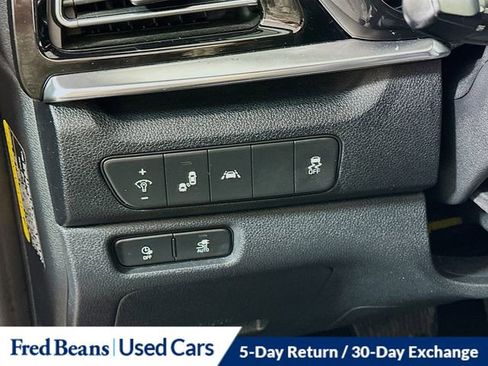 Used 2020 Kia Niro EX w/ Cold Weather Package image 12