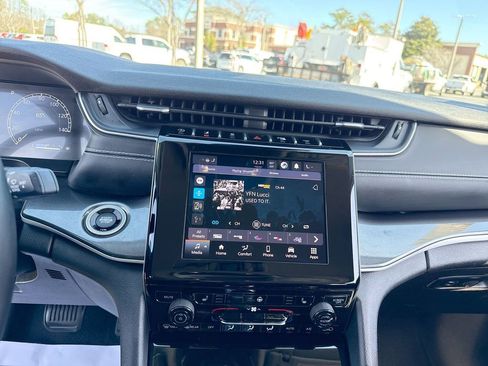 Used 2021 Jeep Grand Cherokee L Laredo w/ Luxury Tech Group I image 18