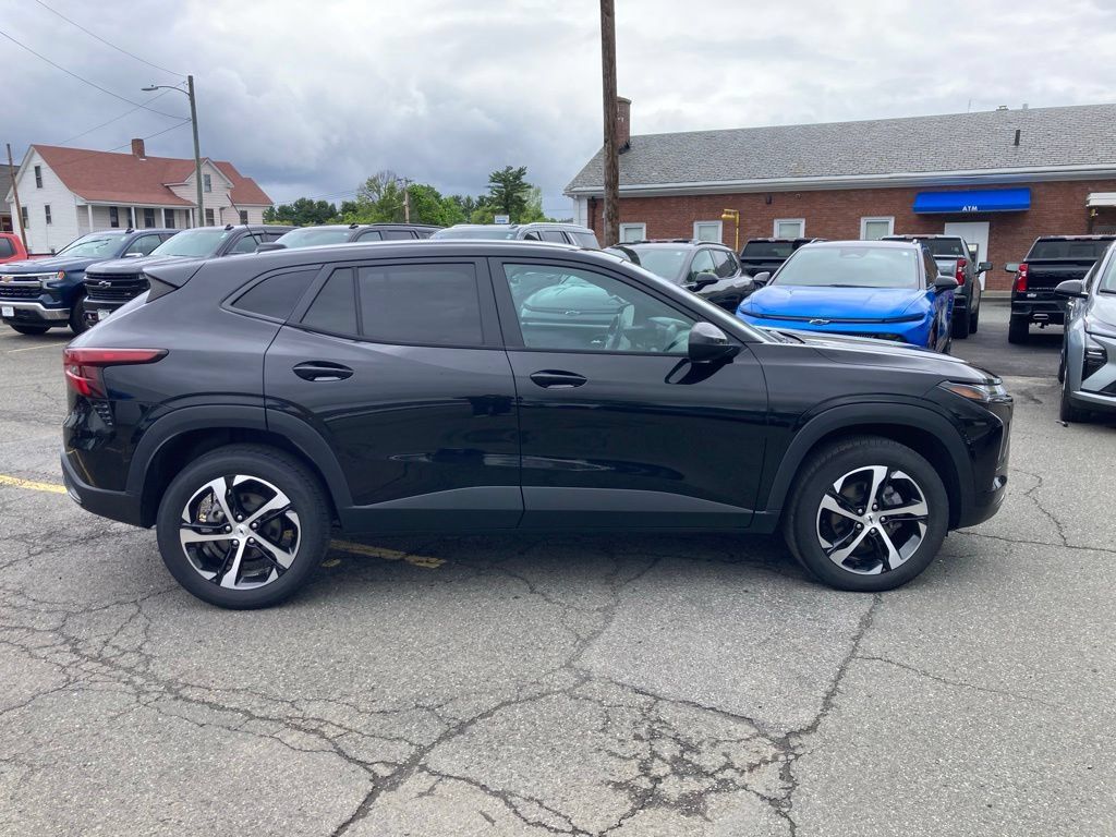 Used 2024 Chevrolet Trax RS w/ Driver Confidence Package FWD image 23