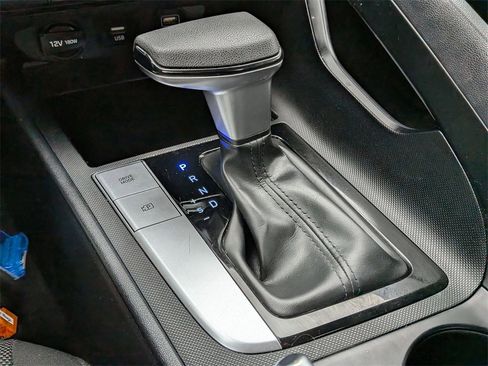 Used 2021 Hyundai Elantra SE image 15